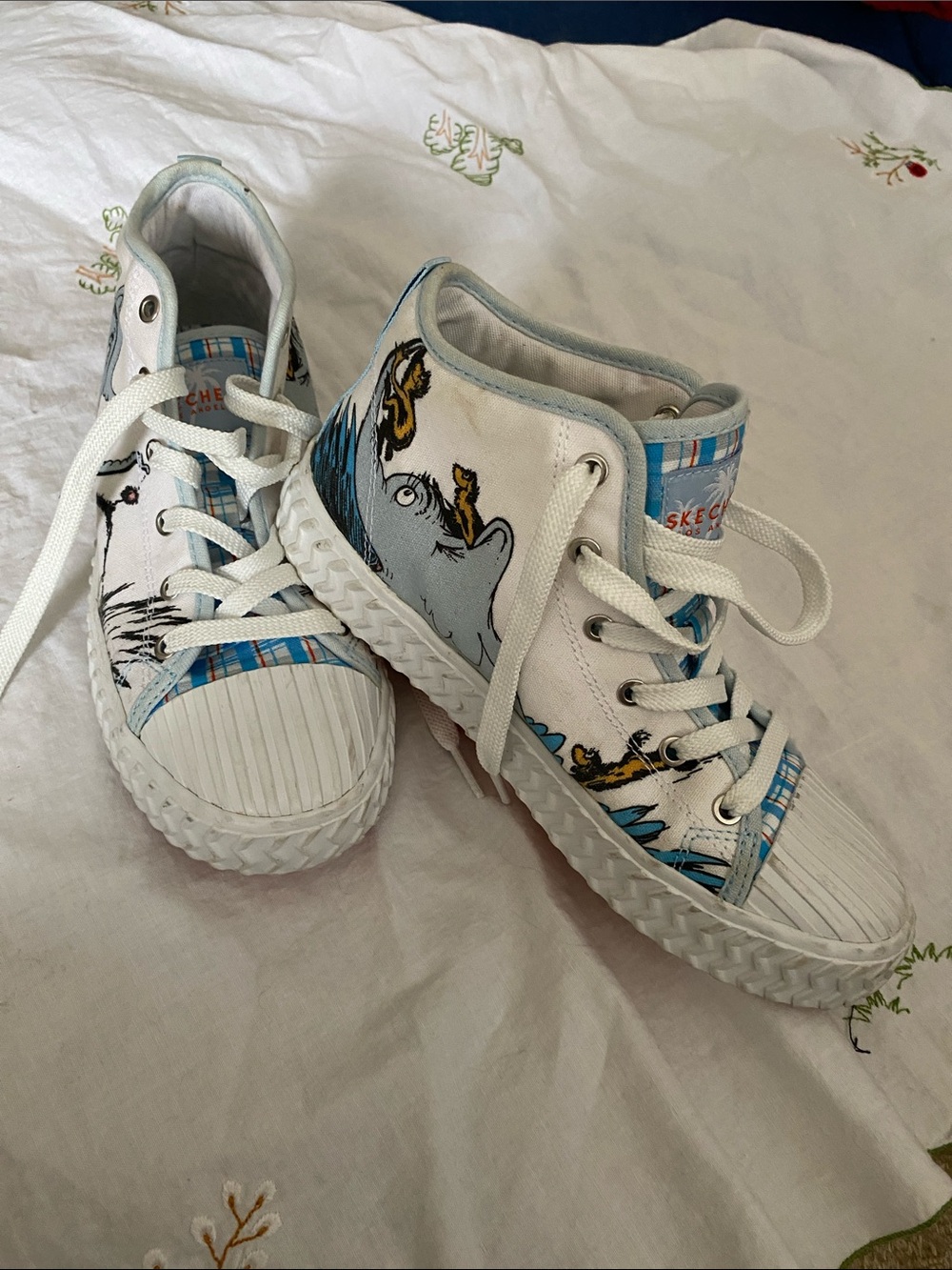 Skechers women’s White & Light Blue Canvas High-Top Dr. Seuss size 6